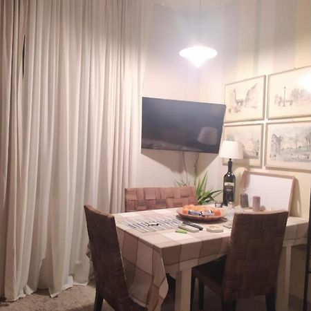 Room In Private Apartment Florenz Exterior foto