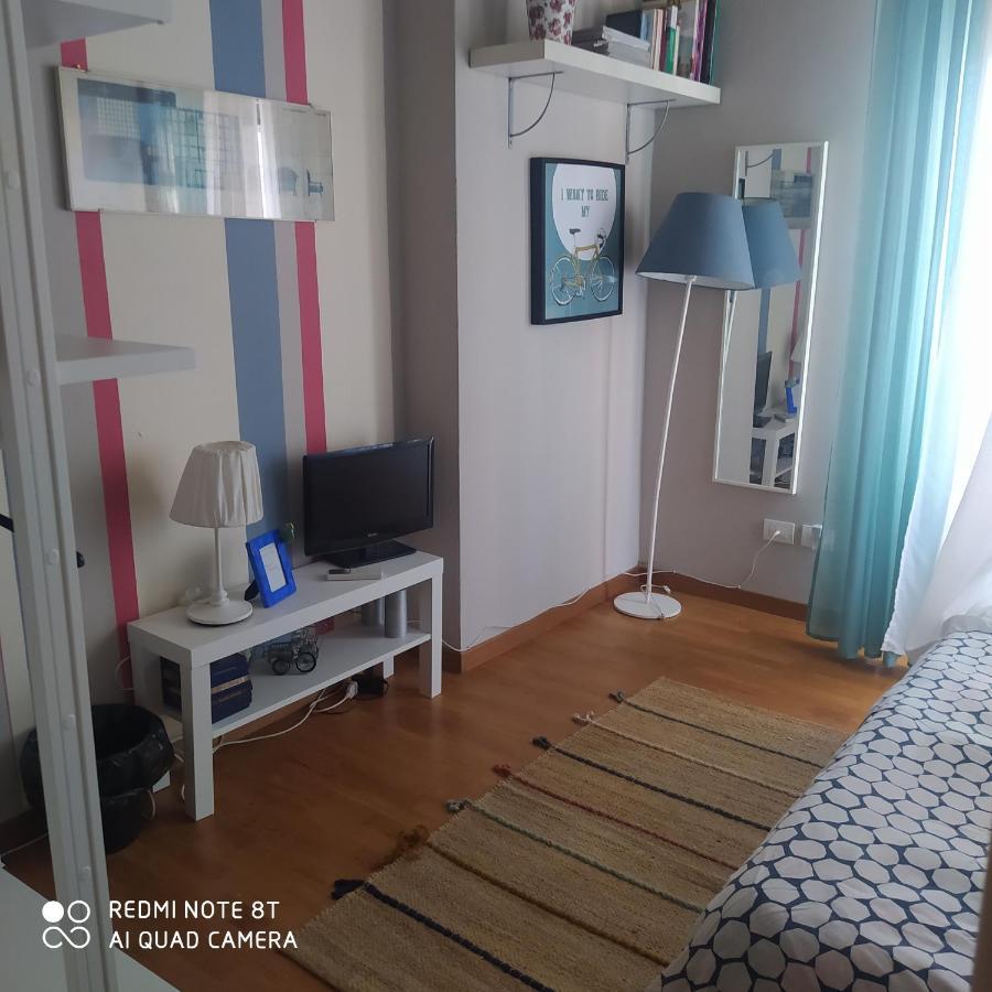 Room In Private Apartment Florenz Exterior foto